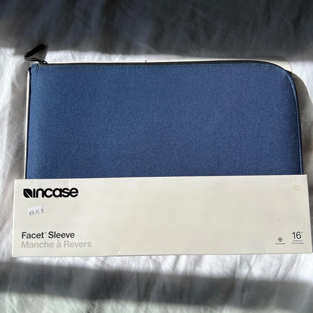 Incase Facet Sleeve - 16”